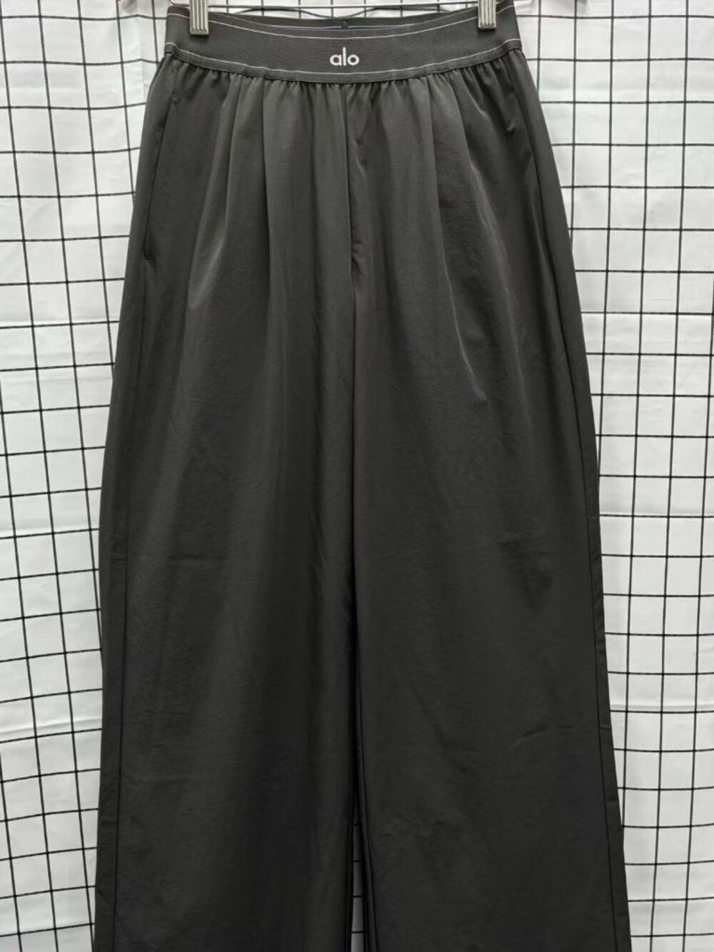 NWT ALO Yoga Women's Dark Grey Suit Pants  Comfortable Fit🏃‍♀️Regular Size 🛋️ - Picture 2 of 7